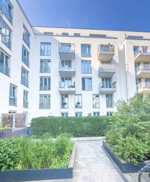 Erstklassige 3 Zimmer Wohnung mit 2 Balkonen & EBK - in Toplage — photo 1